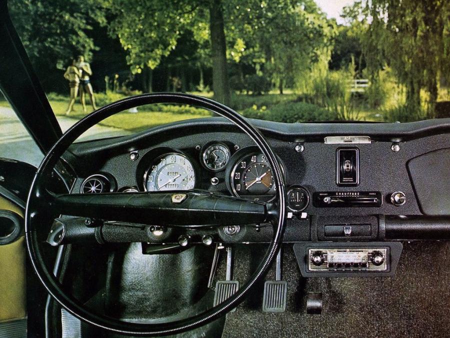 Панель приборов Panhard 24 CT 1963 года  (фото 3 из 4)